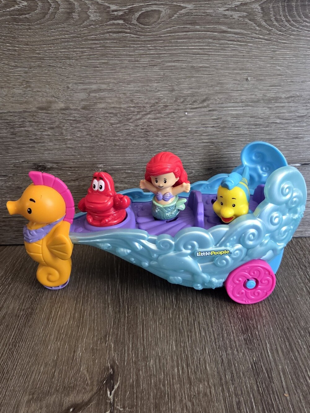 Fisher-Price Little People Disney Princess Ariel's Light-Up Sea Carriage